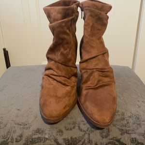 Ankle booties tan